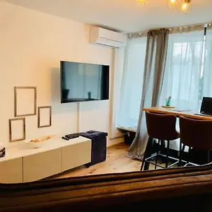 Flat 8 Apartment